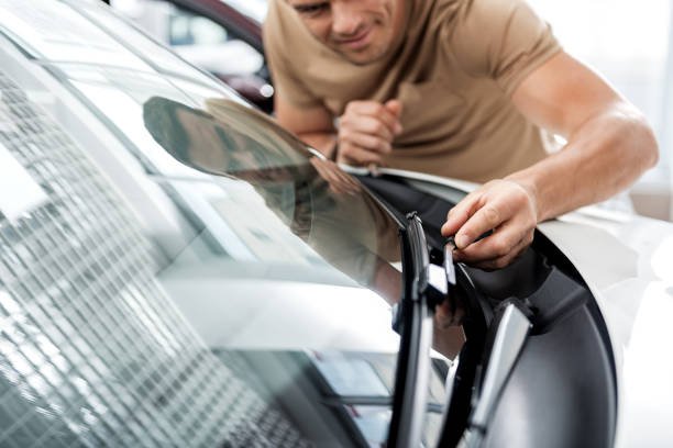 Windshield Repair in El Segundo, CA - Onsite Repair for Cracks & Chips for Cracks, Chips, and Auto Glass Breakage with Free Mobile Service